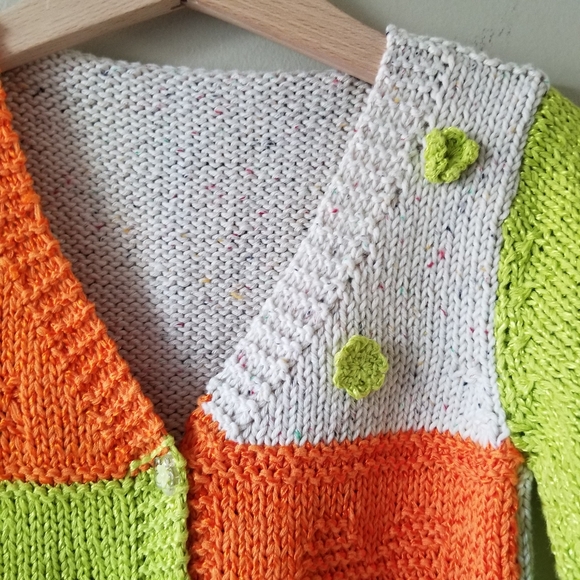 NEW Gorgeous Hand Knitted 2-3 Year Old Toddler Cardigan - Picture 2 of 4